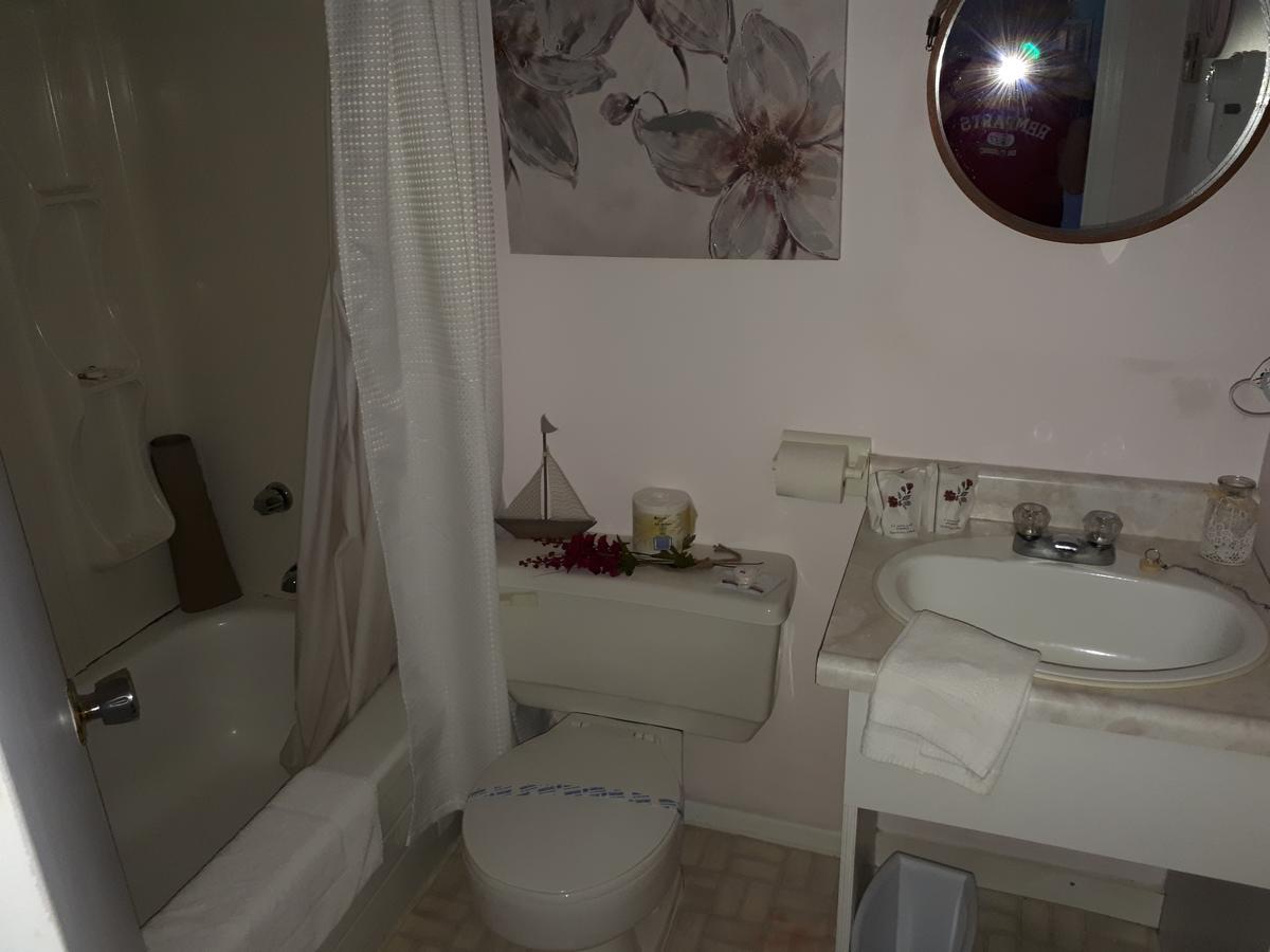 Hotel Au Vieux Bardeau Deschambault المظهر الخارجي الصورة