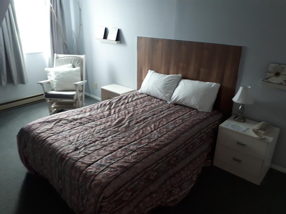 Hotel Au Vieux Bardeau Deschambault المظهر الخارجي الصورة